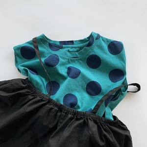 Kids blue polka dot cotton t-shirt with black suspender skirt outfit set for summer