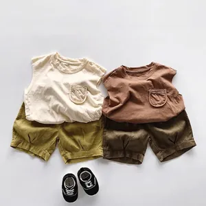 Ensemble vintage en lin pour enfants avec haut sans manches et short tons terre