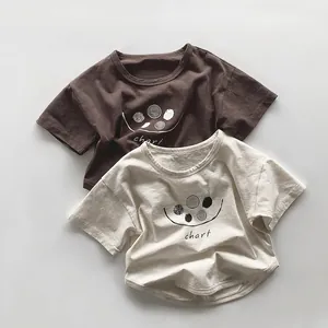 Zweierpack Kinder-T-Shirts aus Baumwolle in Braun und Beige mit Grafikprint