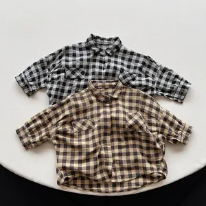 Détails à plat de chemises à carreaux en coton et lin pour enfants avec poches
