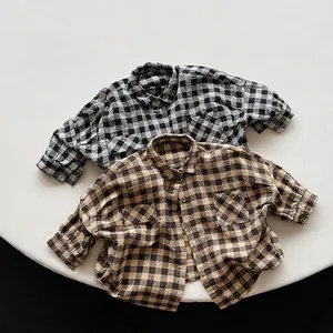 Chemise enfant à carreaux en coton et lin avec poches poitrine et boutons sur le devant