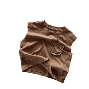Débardeur marron sans manches pour enfants en coton avec col rond et poche poitrine
