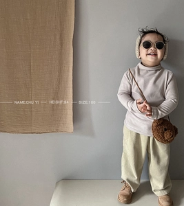 Kids thermal base layer set with grey turtleneck and plush bear bag detail view