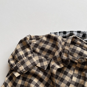 Chemise à carreaux en coton et lin pour enfants avec col boutonné et motif à carreaux marron