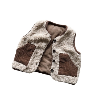 Gilet caldo in pile per bambini crema e marrone con tasche a contrasto e bottoni frontali
