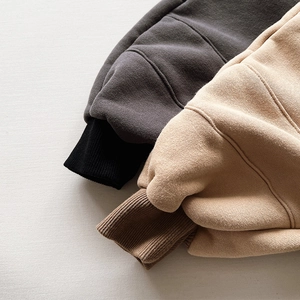 Contrast color thick fleece sweatpants for kids featuring ribbed cuffs and warm lining