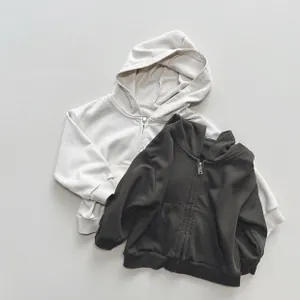 Détail de sweats à capuche pour enfants en tricot de coton crème et vert foncé