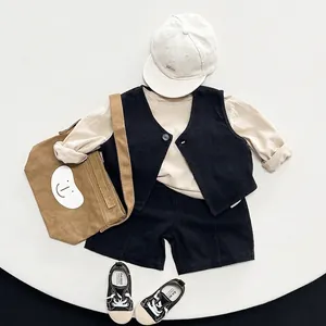 Conjunto de tres piezas para niños estilo japonés minimalista con chaleco y pantalones