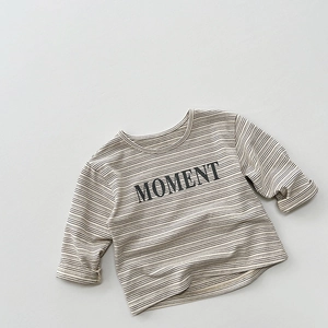 Kinder Langarmshirt aus Baumwolle mit Streifen und MOMENT-Aufdruck im Korea-Stil