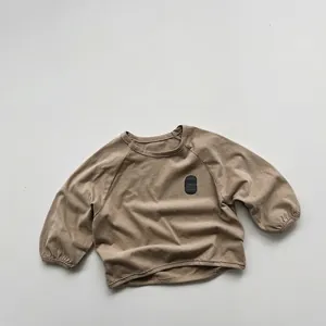 Detail of the caramel cotton long-sleeve kids sweatshirt with a happy time patch