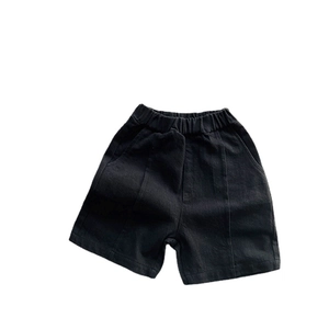 Pantalones cortos negros para niños de algodón con cintura elástica y costuras verticales