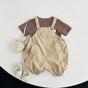Ensemble t-shirt en coton et salopette pour enfants aux tons terre avec lapin