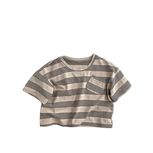 T-shirt à manches courtes rayé en coton pour enfants avec poche poitrine beige