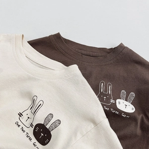 Lot de deux T-shirts pour enfants en coton doux avec imprimés lapin mignon en beige et marron