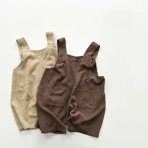 Salopette en coton et lin pour enfants en beige et marron avec grandes poches avant