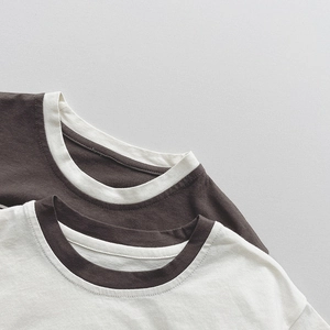 Kinder Baumwoll-T-Shirts mit Kontrast-Rundhalsausschnitt in Kaffee und Creme