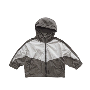 Kids color-block hooded sun protection jacket with windproof fabric and zipper closure