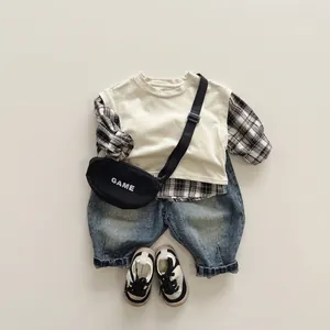 Vintage Kinder-Jeans-Set mit kariertem Oberteil und Umhängetasche im Retro-Look
