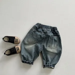Jean vintage enfant à jambe large avec taille élastique et revers stylés en bleu marine