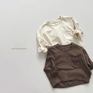 Détails de t-shirts à manches longues en coton pour enfants avec poches en beige et marron