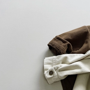 Poignets de chemise à manches longues pour enfants en tons terreux et coton épais