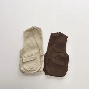 Gilet vintage in cotone per bambini con scollo a V e bottoni in legno in beige e marrone