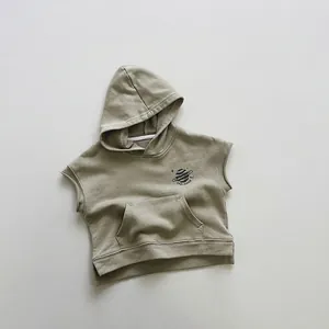 Gilet con cappuccio per bambini con stampa pianeta e tasca a marsupio verde oliva
