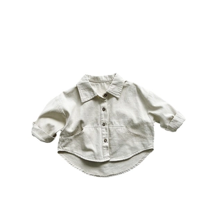 Chemise minimaliste en toile de coton beige pour enfants avec poche kangourou devant