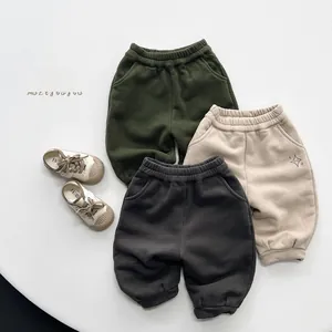 Détails des pantalons de jogging pour enfants en vert armée, beige et gris avec bords-côtes