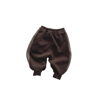 Pantalon de jogging épais marron pour enfant avec bande grise et taille élastique