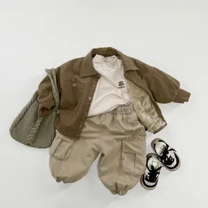Ensemble veste vintage doublée polaire pour enfant avec pantalon cargo et sweat
