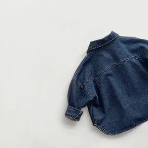 Chemise en jean bleu foncé pour enfants à manches longues avec finitions de couture premium