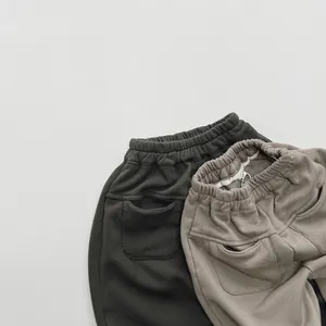 Lot de deux pantalons en maille pour enfants en olive et kaki avec taille élastiquée et poches