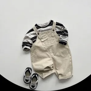 Ensemble salopette enfant kaki avec t-shirt à manches longues rayé noir et blanc