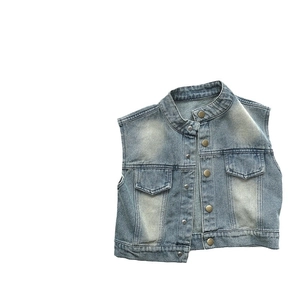 Gilet en jean vintage pour enfants bleu clair avec délavage et doubles poches