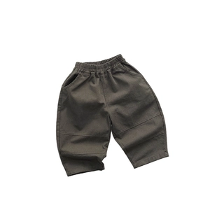 Pantaloni casual per bambini in grigio scuro con vita elastica e tasche laterali