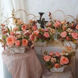 Gold Heart Shaped Metal Flower Basket Wire Iron Floral Arrangement Stand For Wedding Gift Home Decor Geometric Flower Vase