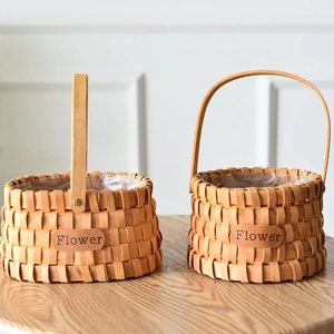Handmade Woven Rattan Flower Basket With Handle Waterproof Lining Pastoral Style Gift Basket For Home Wedding Party Decoration