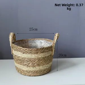 Detail view of woven seagrass basket with waterproof liner and dimensions 25x20cm