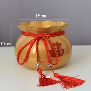 Detailansicht goldener Neujahr-Blumentopf mit Fu-Zeichen und Größenangaben