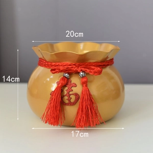 Goldener Glücksbeutel-Blumentopf im Detail mit Maßen von 20 cm Breite und 14 cm Höhe