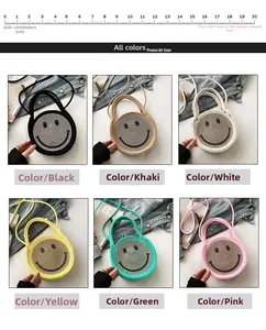 Détail des sacs à main en paille tressée avec motif smiley en six couleurs vives