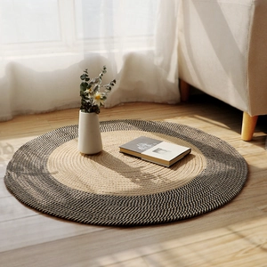 Tapis rond rétro en jute bicolore beige et gris foncé pour décor de salon chaleureux