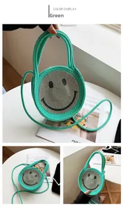 Sac à main tissé vert avec un visage souriant en strass et doubles poignées