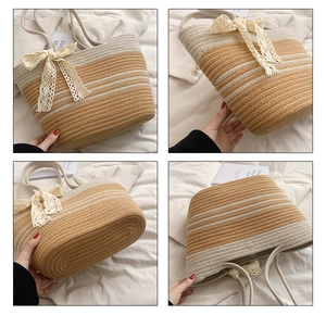 Détail du sac de plage tissé à rayures avec nœud en dentelle et structure de fond ovale