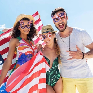 Patriotic USA Independence Day star-spangled party glasses for festive costumes