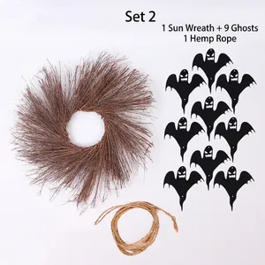 Halloween DIY-Set mit natürlichem Zweigkranz und schwarzen Geister-Anhängern im Detail