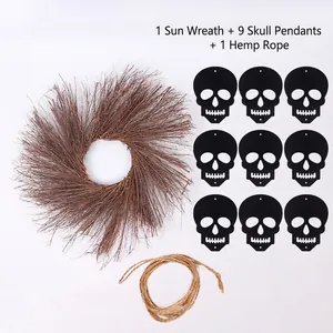 Makroansicht des DIY Halloween Kranz-Sets mit braunem Zweigring und neun Totenkopf Anhängern