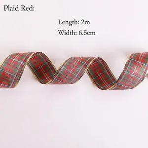 Détail du ruban de Noël à carreaux rouges avec bords dorés, 6,5 cm de large et 2 m de long