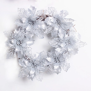 Künstlicher silberner Glitzerblumenkranz mit hohlen Blättern für die Weihnachtsdekoration